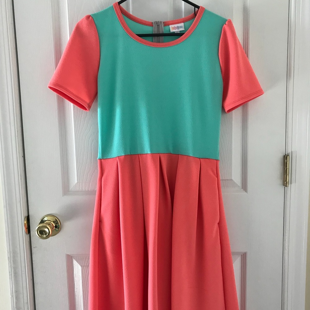 NWOT LULAROE AMELIA DRESS